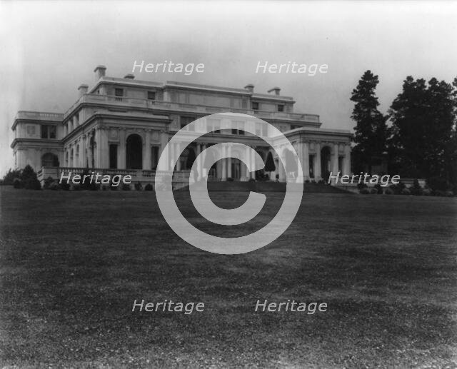 "Uplands," Charles Templeton Crocker house, 400 Uplands Drive, Hillsborough, California, 1917. Creator: Frances Benjamin Johnston.