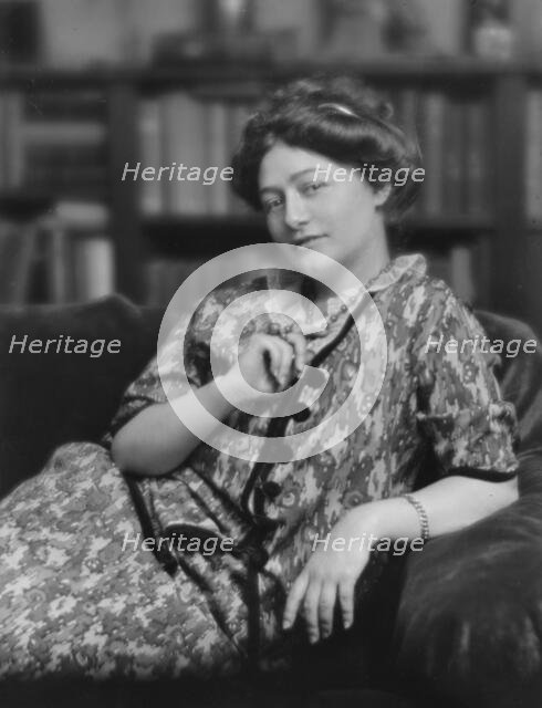 Loomis, Estelle, Miss (Mrs. Gelett Burgess), portrait photograph, 1914 June 15. Creator: Arnold Genthe.