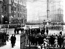 The Funeral of Mr. Gladstone: removing the body from the funeral car...at the Abbey, 1898. Creator: SB Bolas & Co.