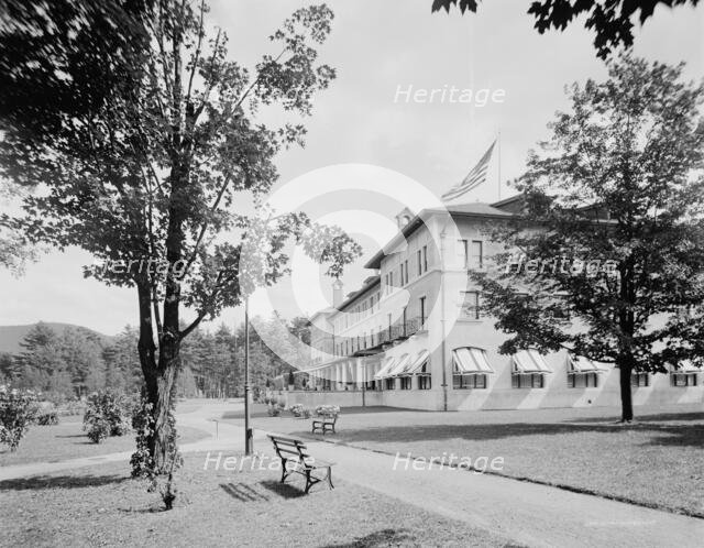 Fort William Henry Hotel, Lake George, N.Y., c.between 1910 and 1920. Creator: Unknown.
