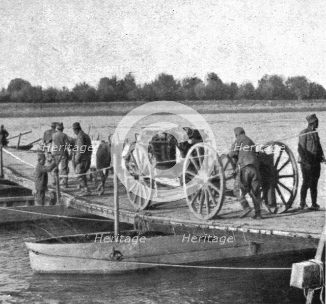 ''Victoires sur le Front Oriental; L'artillerie serbe passe la Save', 1914. Creator: Unknown.