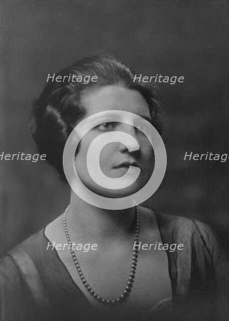 Mrs. Raymond Belmont, portrait photograph, 1918 Dec. 30. Creator: Arnold Genthe.