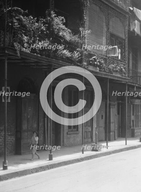 Street scene, New Orleans, between 1920 and 1926. Creator: Arnold Genthe.