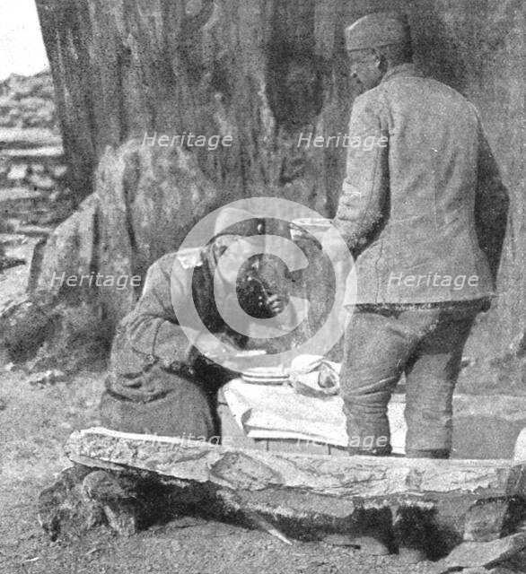 'Le commandant d'une des plus fameuses divisions serbes, dejeunant pres de son poste..., 1916. Creator: Vladimir Betzitch.