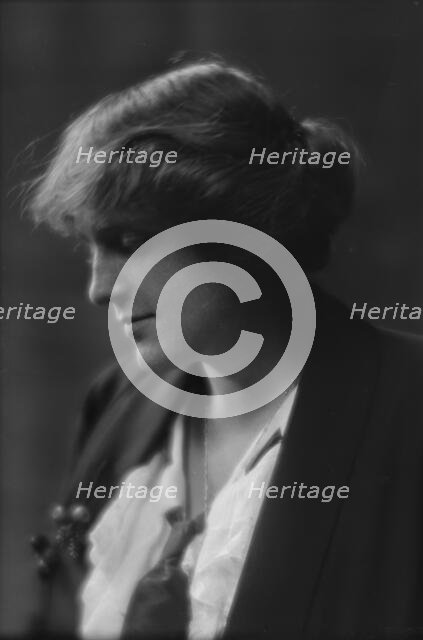 Dupont, Ellen, Miss, portrait photograph, 1915 July 2. Creator: Arnold Genthe.