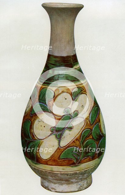 Earthenware vase, Chinese, Tang dynasty, 618-907 (1925). Artist: Unknown