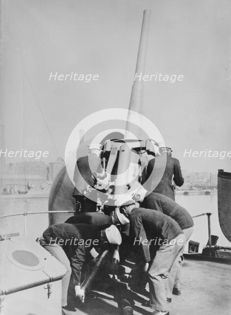 Marines' anti-aircraft gun, 2 Apr 1918. Creator: Bain News Service.