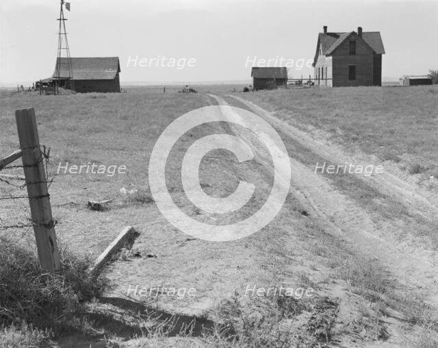 Abandoned farmhouse in Columbia Basin, one mile east of Quincy, Grant County, Washington, 1939. Creator: Dorothea Lange.