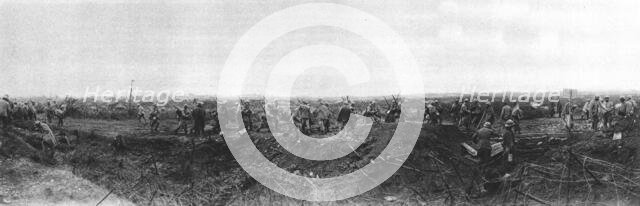 'La Bataille de la Somme; en terrain reconquis sur la route de Peronne; Le retour des..., 1916. Creator: Unknown.