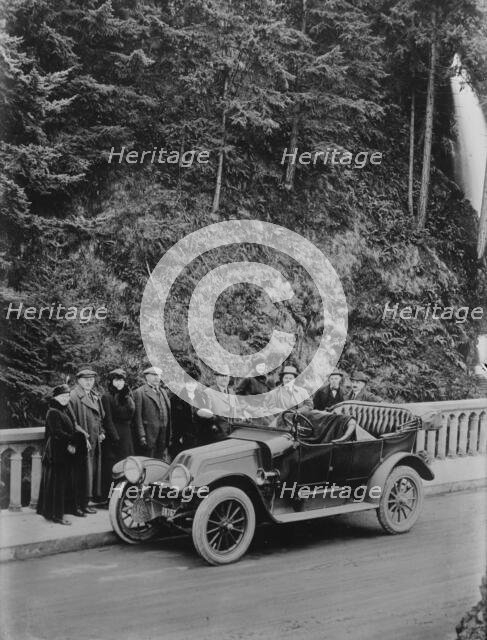 N.Y. tourists on Columbia River Highway, 1916. Creator: Bain News Service.