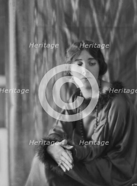 Coomarasumay, Ananda, Mrs. (Ratan Devi), portrait photograph, 1918 Jan. 14. Creator: Arnold Genthe.