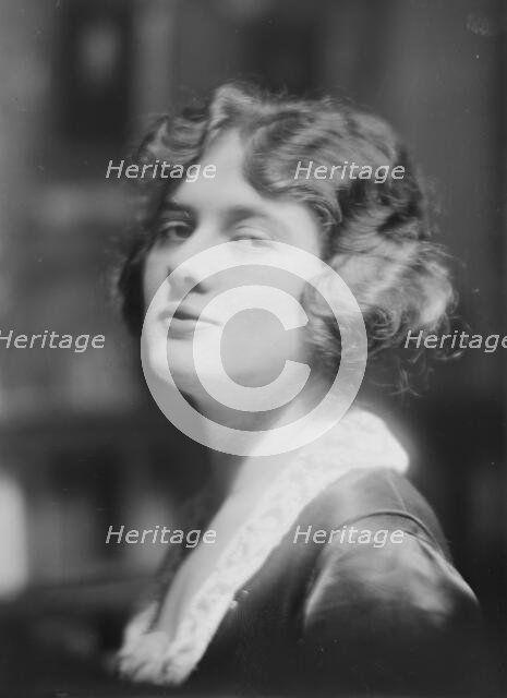 Miss Reutte, portrait photograph, not before 1918 May. Creator: Arnold Genthe.