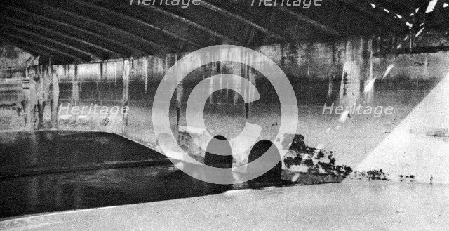 The mouth of the Holebourne, where it finds the Thames as the Fleet Ditch, London, 1926-1927. Artist: Unknown