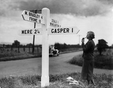 Finger sign post in Wiltshire, 1930s. Creator: Unknown.