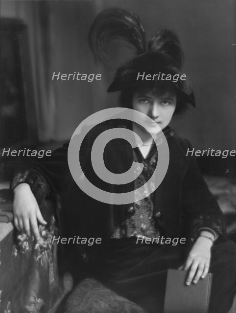 Breckenfeld, Meta, Miss, portrait photograph, 1913. Creator: Arnold Genthe.