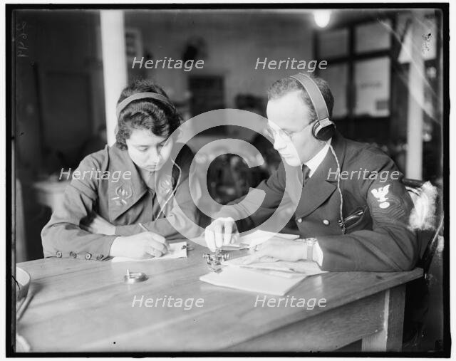 Evelyn Moran, between 1910 and 1920. Creator: Harris & Ewing.
