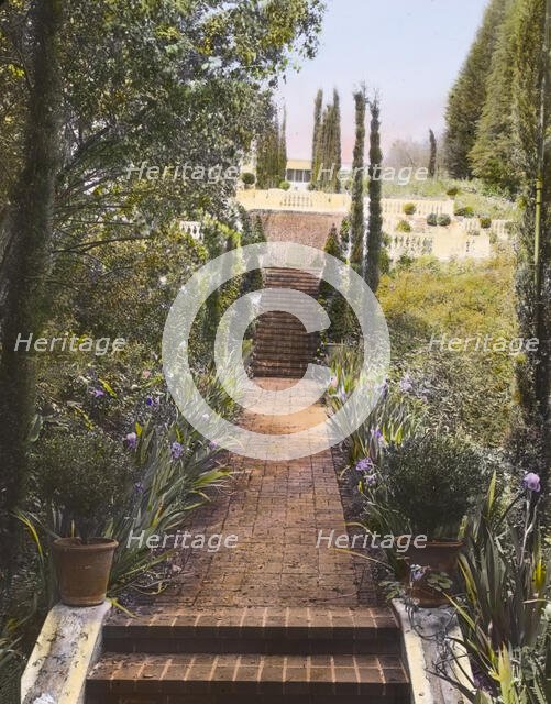 Mrs. Francis Lemoine Loring house, 700 South San Rafael Avenue, Pasadena, California, 1917. Creator: Frances Benjamin Johnston.