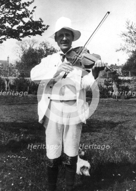 William Nathan Wells playing the fiddle, Oxfordshire, Whit Monday, 5 June 1911.  Artist: Cecil Sharp