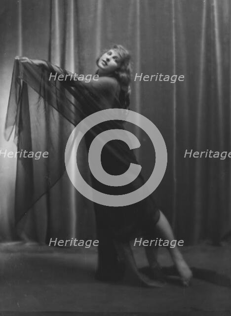 Delarer, Llellwyn, Miss, portrait photograph, 1917. Creator: Arnold Genthe.