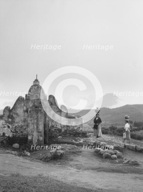 Travel views of Cuba and Guatemala, between 1899 and 1926. Creator: Arnold Genthe.