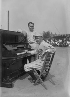 Gus Van & Joe Schenck, Vaudeville comics (baseball), between c1915 and c1920. Creator: Bain News Service.