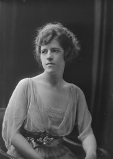 Miss M.B. Tomlinson, portrait photograph, 1919 June 16. Creator: Arnold Genthe.