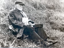 Joseph Rowntree eating lunch on grass at Scarborough, North Yorkshire, 1918. Artist: Unknown