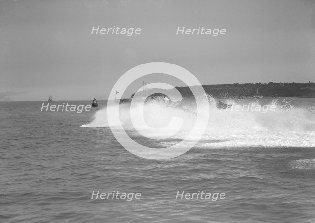 The power boat 'Maple-Leaf III' under way, 1911. Creator: Kirk & Sons of Cowes.