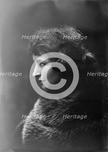 Mrs. K.L. Spaeth, portrait photograph, 1919 Oct. 2. Creator: Arnold Genthe.