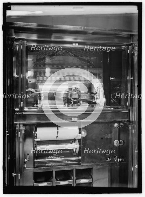 Violano Virtuoso, between 1914 and 1917. Creator: Harris & Ewing.