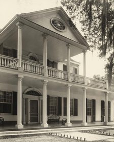 Linden, Natchez, Adams County, Mississippi, 1938. Creator: Frances Benjamin Johnston.