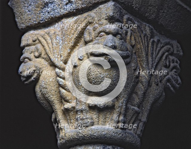 Capital of the cloister of the Cathedral of La Seu d'Urgell, decorated with a lion.