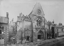Roye - Facade of Church of St. Pierre, between c1915 and 1918. Creator: Bain News Service.