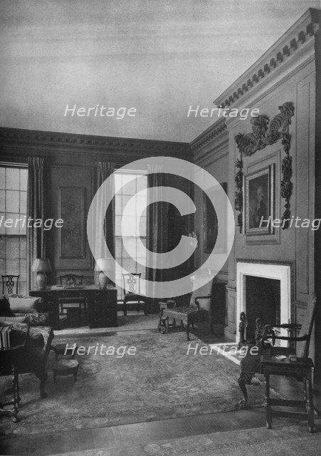 Living room, house of Charles G King, Chicago, Illinois, 1922. Artist: Unknown.