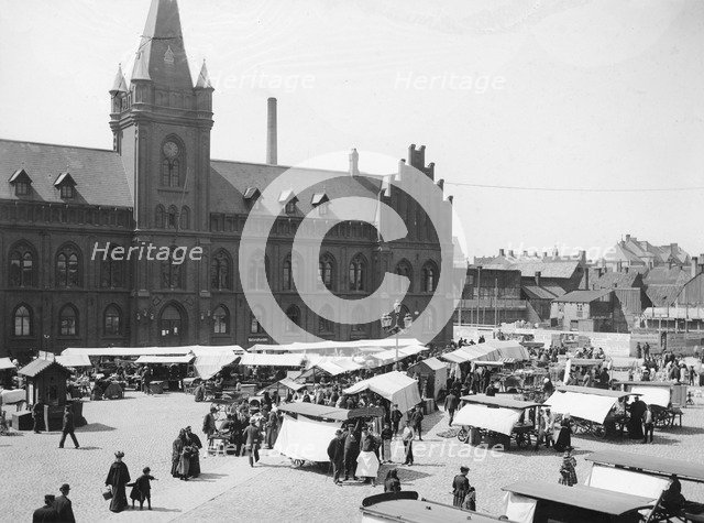 Market in the Town Hall Square, Landskrona, Sweden, 1904. Artist: Unknown