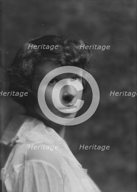 Burns, Miss, portrait photograph, 1913. Creator: Arnold Genthe.