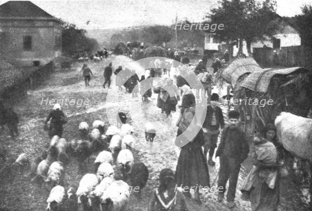 'Le repli et l'exode; Emportant,autant qu'elles le peuvent, leurs biens, poussant...1915 (1924). Creator: R. Marianovitch.