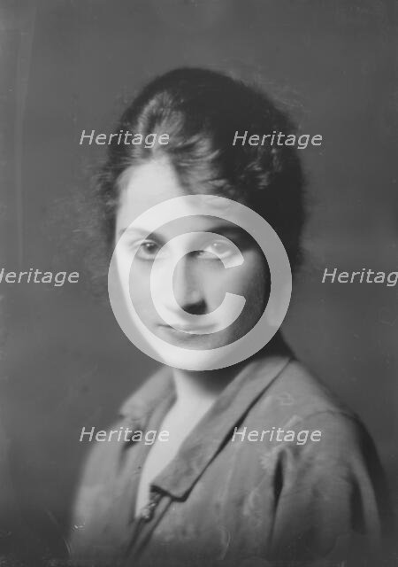 Miss Theresa Josephs, portrait photograph, 1917 Nov. 19. Creator: Arnold Genthe.