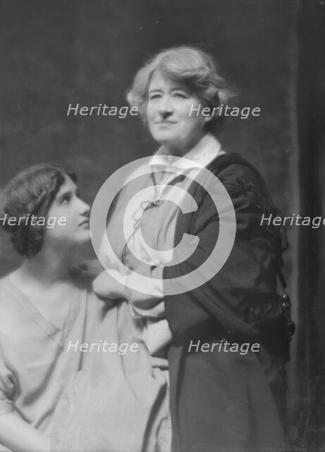 Terry, Ellen, Miss, and Anna Duncan, portrait photograph, 1915. Creator: Arnold Genthe.