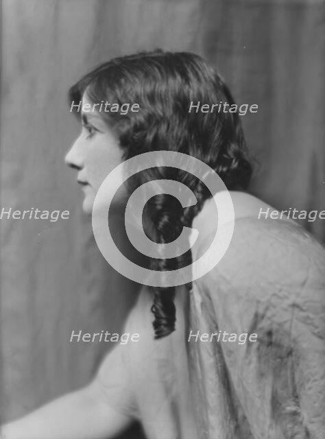 Fuller, Mary, Miss, portrait photograph, between 1913 and 1924. Creator: Arnold Genthe.