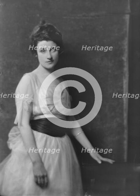 Mrs. Paskus, portrait photograph, 1918 May 13. Creator: Arnold Genthe.