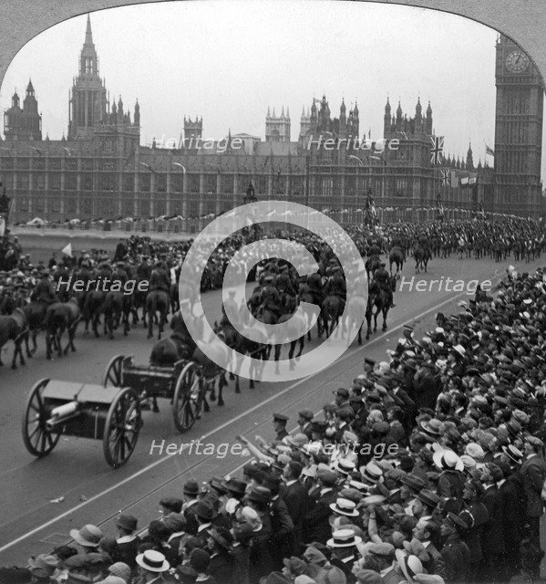 Artillery in the Great March of the Empire's Forces, Westminster Bridge, London, 1919(?).Artist: Realistic Travels Publishers