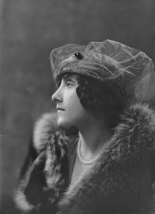 Liebert, M., Miss, portrait photograph, between 1916 and 1927. Creator: Arnold Genthe.