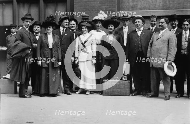 Women going to Syracuse convention, 1912. Creator: Bain News Service.