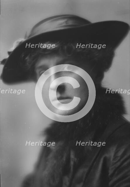 Bailey, Miss, portrait photograph, 1915 Feb. 17. Creator: Arnold Genthe.