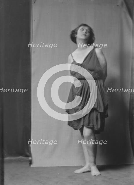Duncan, Isadora, portrait photograph, between 1916 and 1918. Creator: Arnold Genthe.