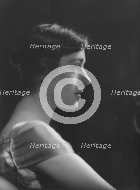 Neumeyer, M.L., Mrs., portrait photograph, 1917 May 22. Creator: Arnold Genthe.