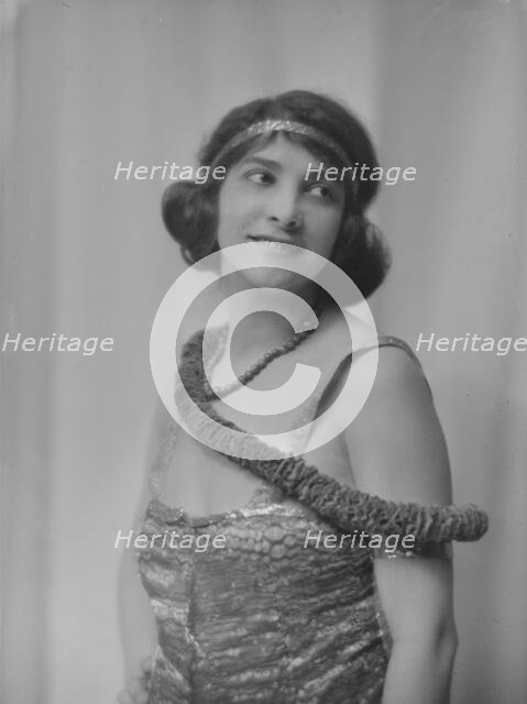 Ricardo, Bessie, Miss, portrait photograph, not before 1917. Creator: Arnold Genthe.