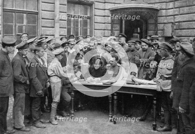 'Les Soubresauts de la Russie; Un bureau de recrutement pour engages volontaires..., 1917. Creator: Unknown.