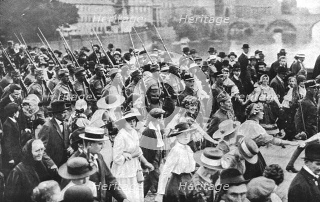 'La Nouvelle Europe; la republique Tchecoslovaque; un retour triomphal de troupes tcheques..., 1918. Creator: Unknown.